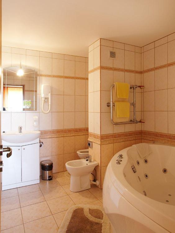 Hotel Talsi Habitación foto